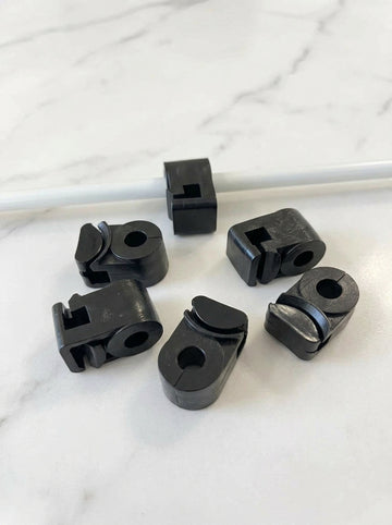 L-type insulator for 3/8 fiberglass electric fence rod